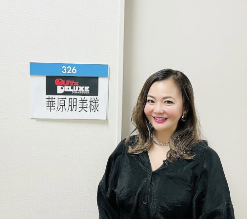 華原朋美がテレビ番組の楽屋前で撮った写真画像