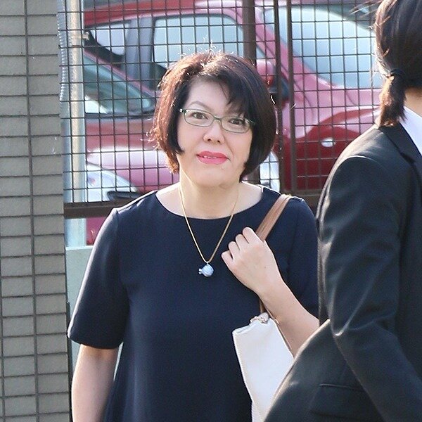 小室佳代さんがアパートから出てくる画像