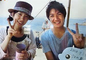 小室圭さんと並河理奈さんのツーショット写真の画像