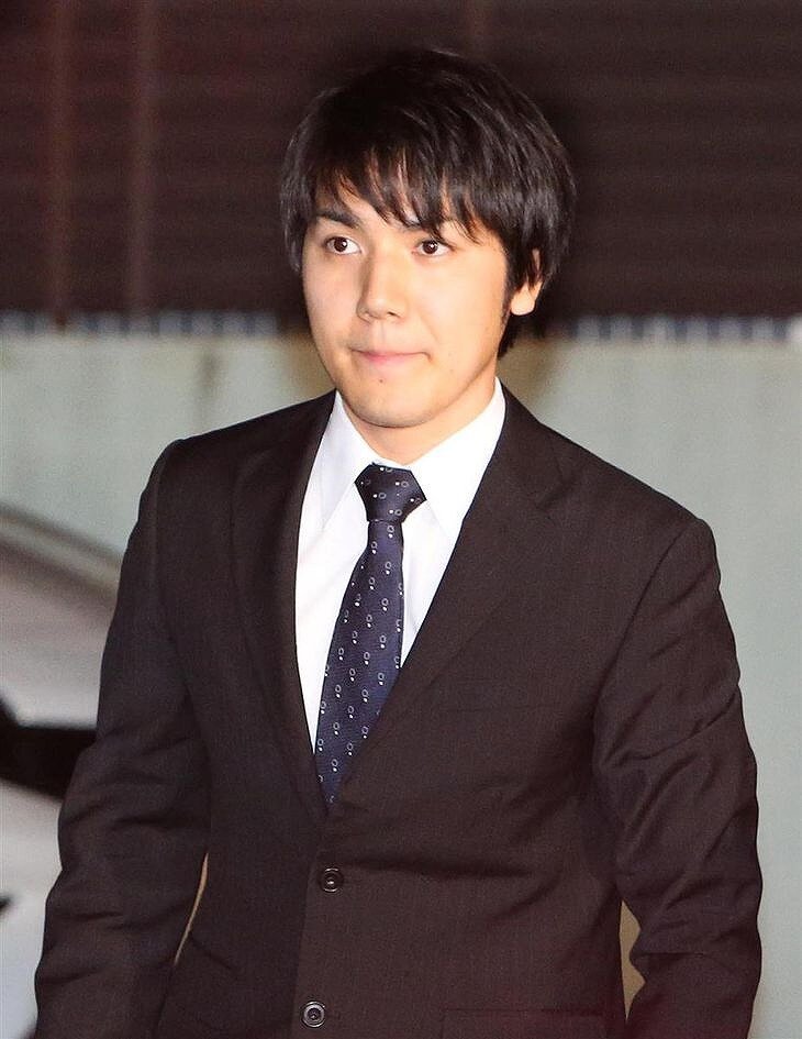 小室圭さんが歩いている画像