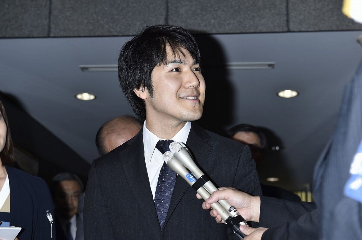 小室圭さんがインタビューに答えている画像