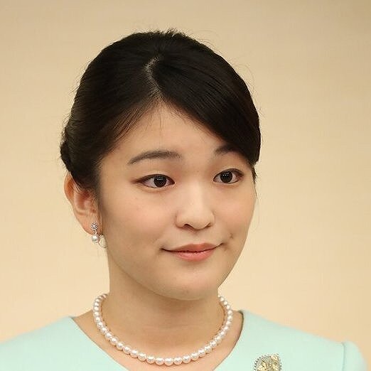 婚約会見時の眞子様の画像