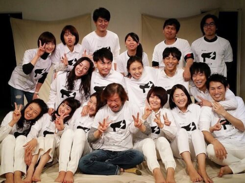 秋倉諒子さんが劇団の人達と撮った写真画像