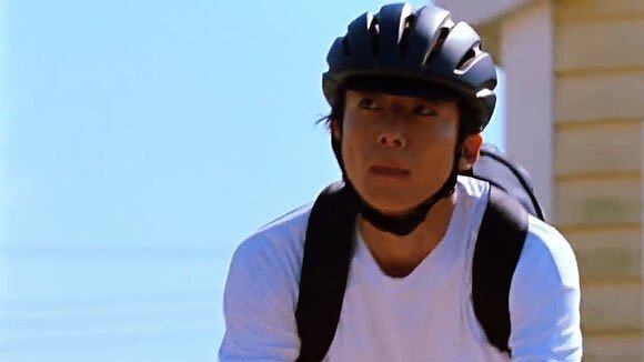 高橋一生がロードバイクに乗っている時の画像