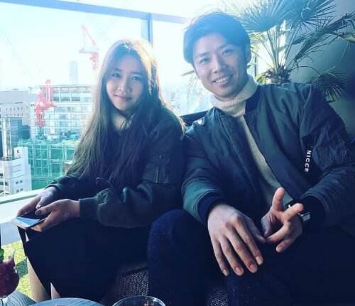 黄皓さんと妹さんのツーショット画像