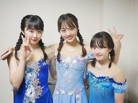 本田真凜と妹の望結、紗来とのスリーショット画像