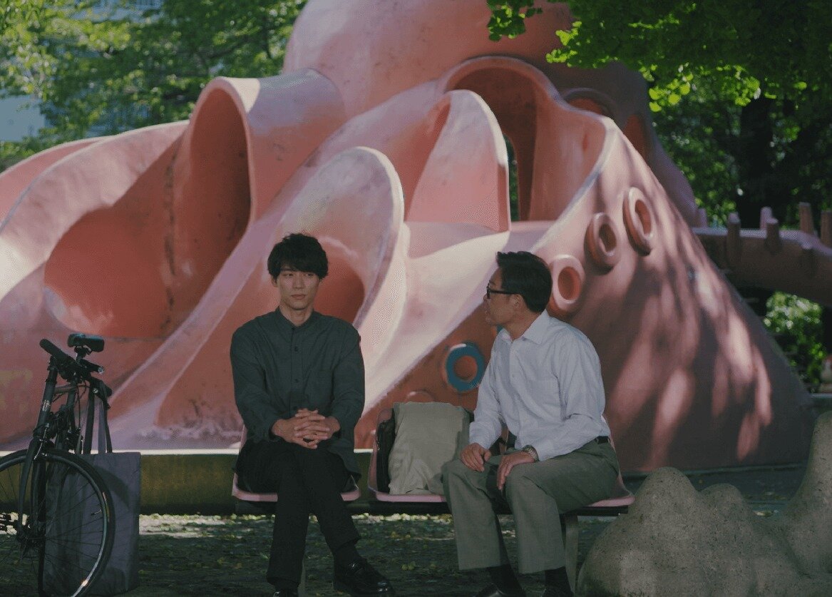 星から来たあなた日本版内で福士蒼汰と光石研が公園で話している画像