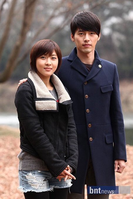 韓国ドラマ『シークレットガーデン』でライムの方を抱くジュウォンの画像