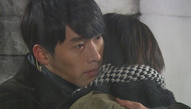 韓国ドラマ『シークレットガーデン』でライムを抱きしめるジュウォンの画像